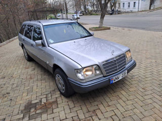 Mercedes E-Class foto 1