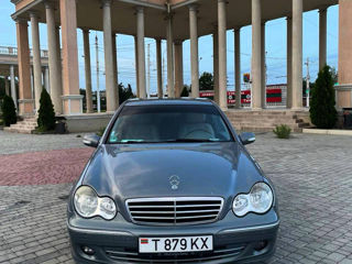 Mercedes C-Class foto 2