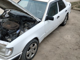 Mercedes Series (W124) foto 4