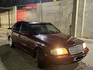 Mercedes C-Class foto 2