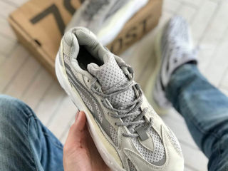 Adidas Yeezy Boost 700 Static foto 2