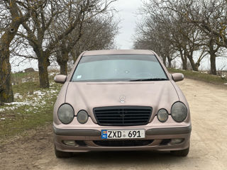 Mercedes E-Class foto 2