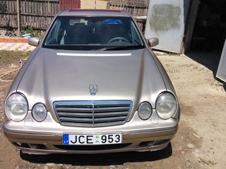 Mercedes E Class foto 1