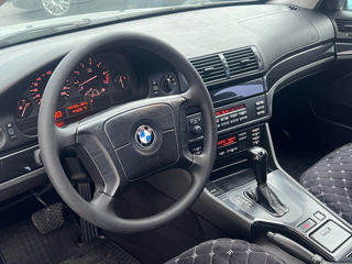 BMW 5 Series foto 8