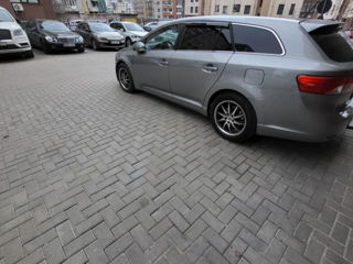 Toyota Avensis foto 4