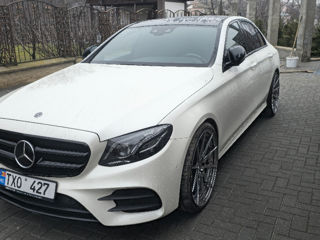 Mercedes E-Class foto 1