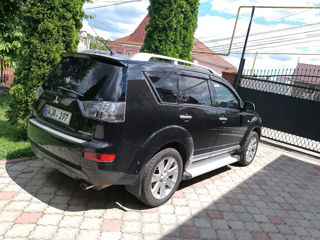 Mitsubishi Outlander foto 1