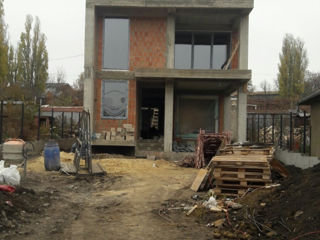 Construim case