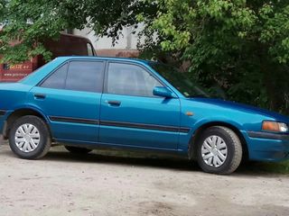 Mazda 323 foto 2