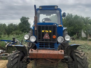 Tractor Belarus MTZ 80 de vânzare, cu plug inclus an 1981 (preț negociabil) foto 2