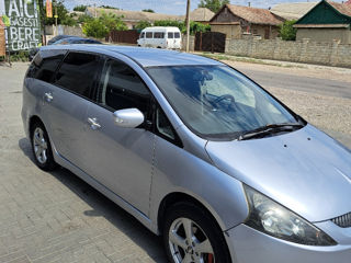 Mitsubishi Grandis foto 2