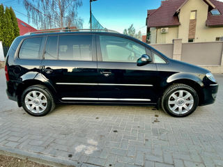 Volkswagen Touran фото 2