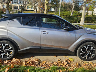 Toyota C-HR foto 2