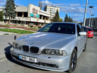 BMW 5 Series foto 1