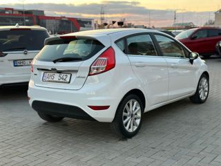 Ford Fiesta foto 4