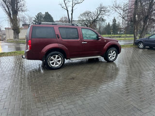 Nissan Pathfinder foto 5