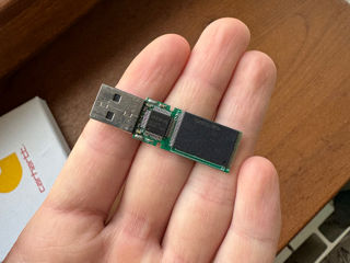 Vind stick de memorie Kingston de 16 GB!!! Urgent !!