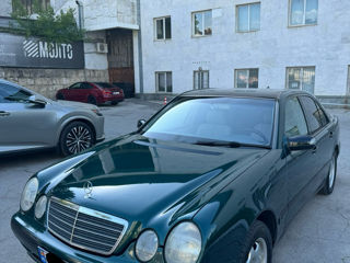 Mercedes E-Class foto 1