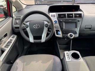 Toyota Prius v foto 11