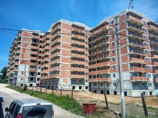 Apartament cu preţ bun în variantă albă! foto 1