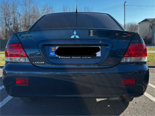 Mitsubishi Lancer foto 4