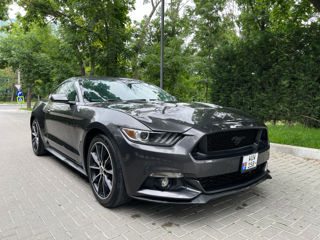 Ford Mustang foto 1