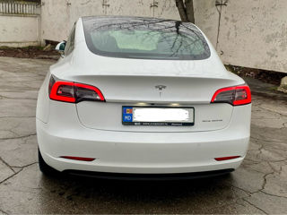 Tesla Model 3 foto 2