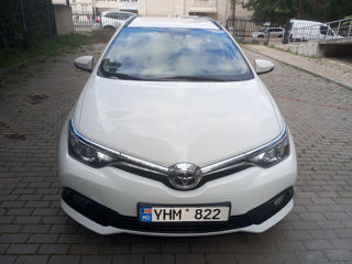 Toyota Auris foto 1