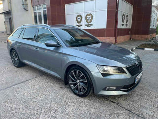 Skoda Superb foto 2