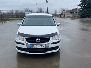 Volkswagen Touran foto 2