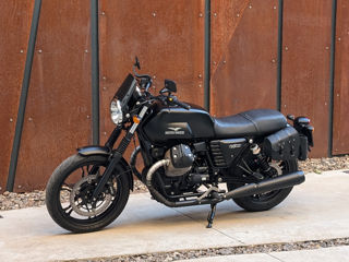 Moto Guzzi V7 Stone foto 1