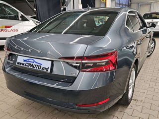 Skoda Superb foto 2