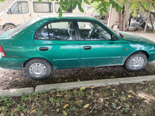 Hyundai Accent foto 1