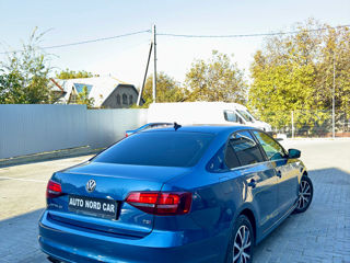 Volkswagen Jetta foto 4