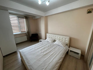 Apartament cu 2 camere, 63 m², Centru, Chișinău foto 4