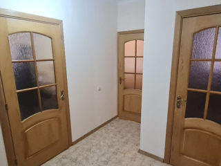 Apartament cu 2 camere, 55 m², Botanica, Chișinău foto 2