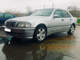 Mercedes C-Class foto 3