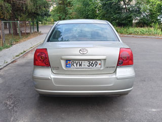 Toyota Avensis foto 4