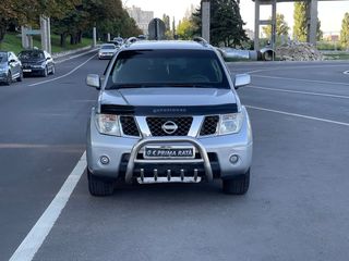 Nissan Pathfinder foto 2