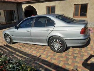 BMW 5 Series foto 2