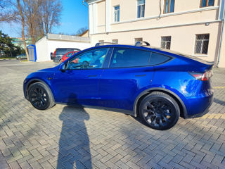 Tesla Model Y foto 2