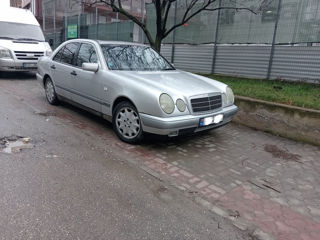 Mercedes E-Class foto 2