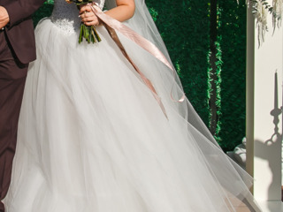 Свадебное платье. Куплено в свадебном салоне в Одессе. foto 1