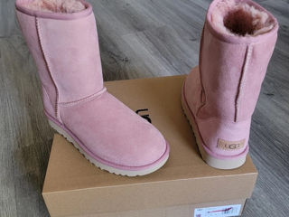 Ugg Noi in cutie mărimea 38