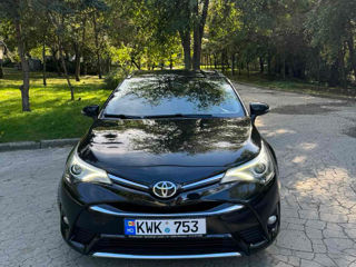 Toyota Avensis foto 2