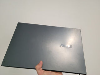 Asus ZenBook Pro 15 OLED i7-10750H / 1650Ti 4Gb / 15.6 fhd / 512 ssd.