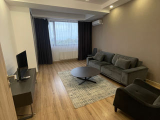 Apartament cu 2 camere, 75 m², Centru, Chișinău foto 1