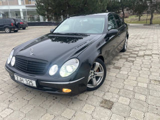 Mercedes E-Class foto 2