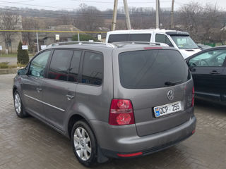 Volkswagen Touran foto 8