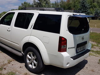 Nissan Pathfinder foto 5